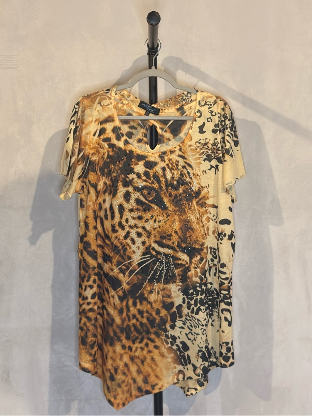 Avenue Azzed Woman Leopard Graphic Embellished Short Sleeve Top Size 2X